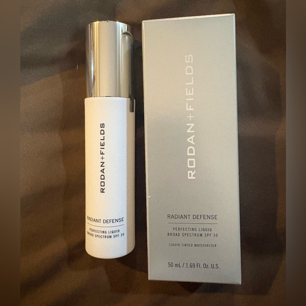 Rodan + Fields Radiant Defense Perfecting Liquid SPF 30 - Color - Sand